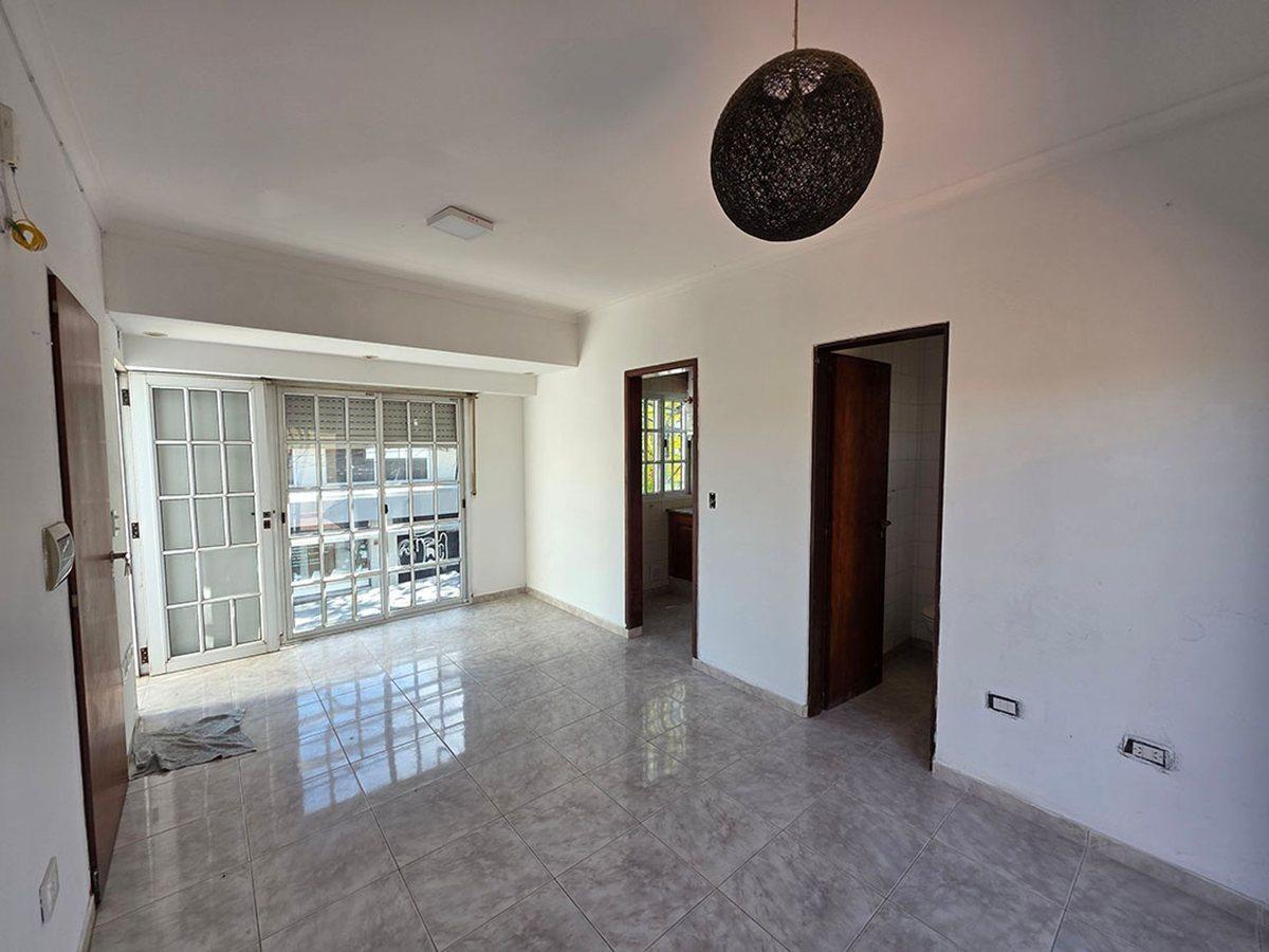 Foto de MONOAMBIENTE EN VENTA LA PLATA CON PATIO, imagen 4