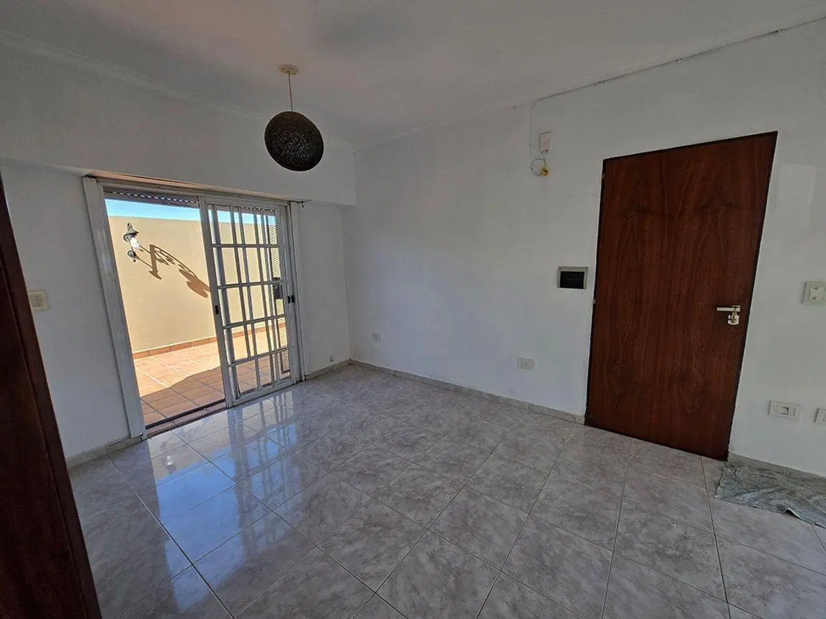 MONOAMBIENTE EN VENTA LA PLATA CON PATIO 2