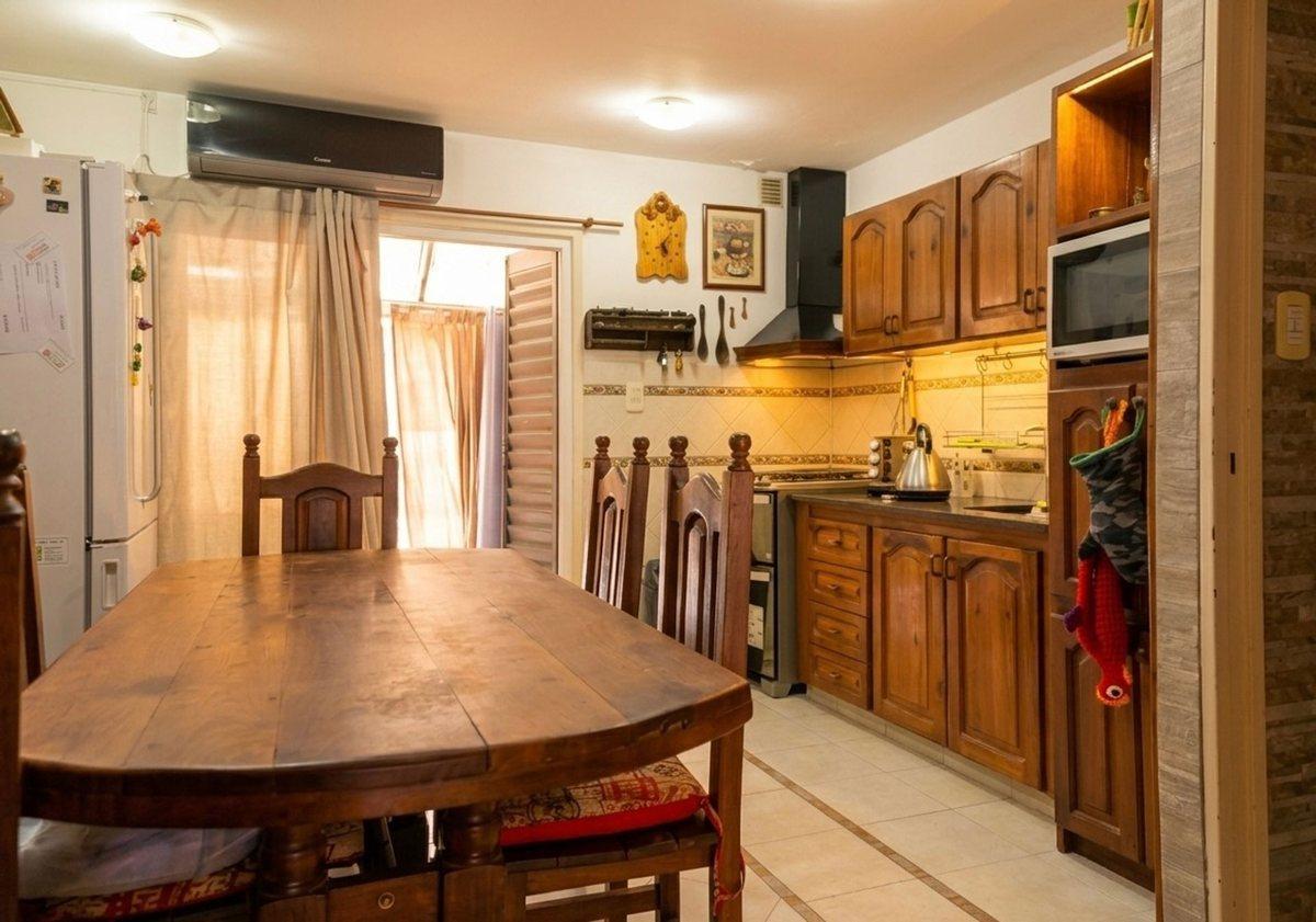 Foto de DUPLEX EN VENTA TOLOSA 2 DORMITORIOS COCHERA, imagen 2