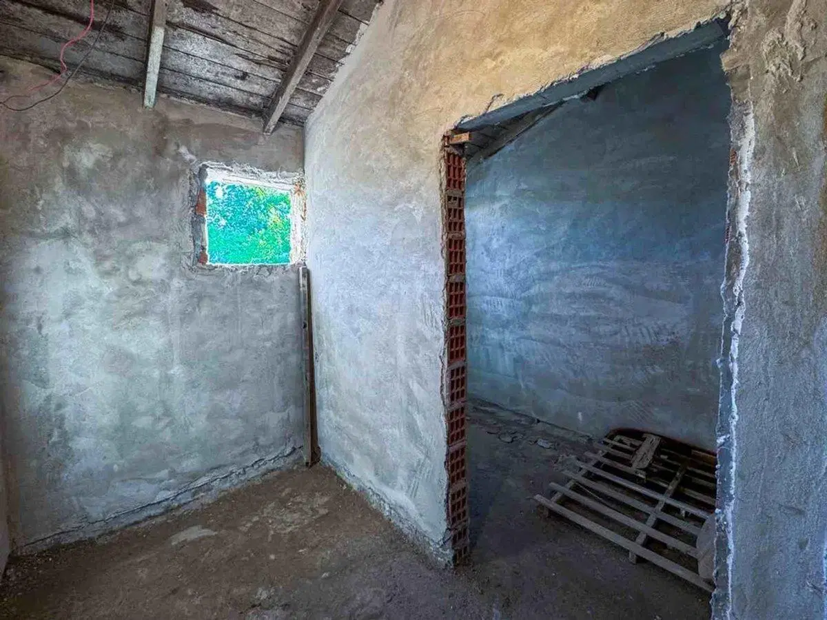 CASA EN VENTA BERISSO A RECICLAR CON PARQUE 5