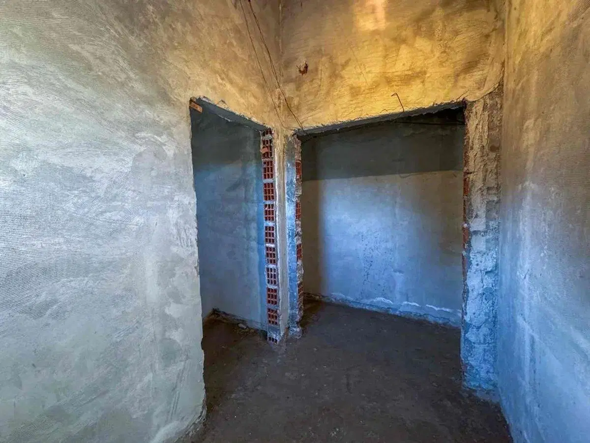 CASA EN VENTA BERISSO A RECICLAR CON PARQUE 4