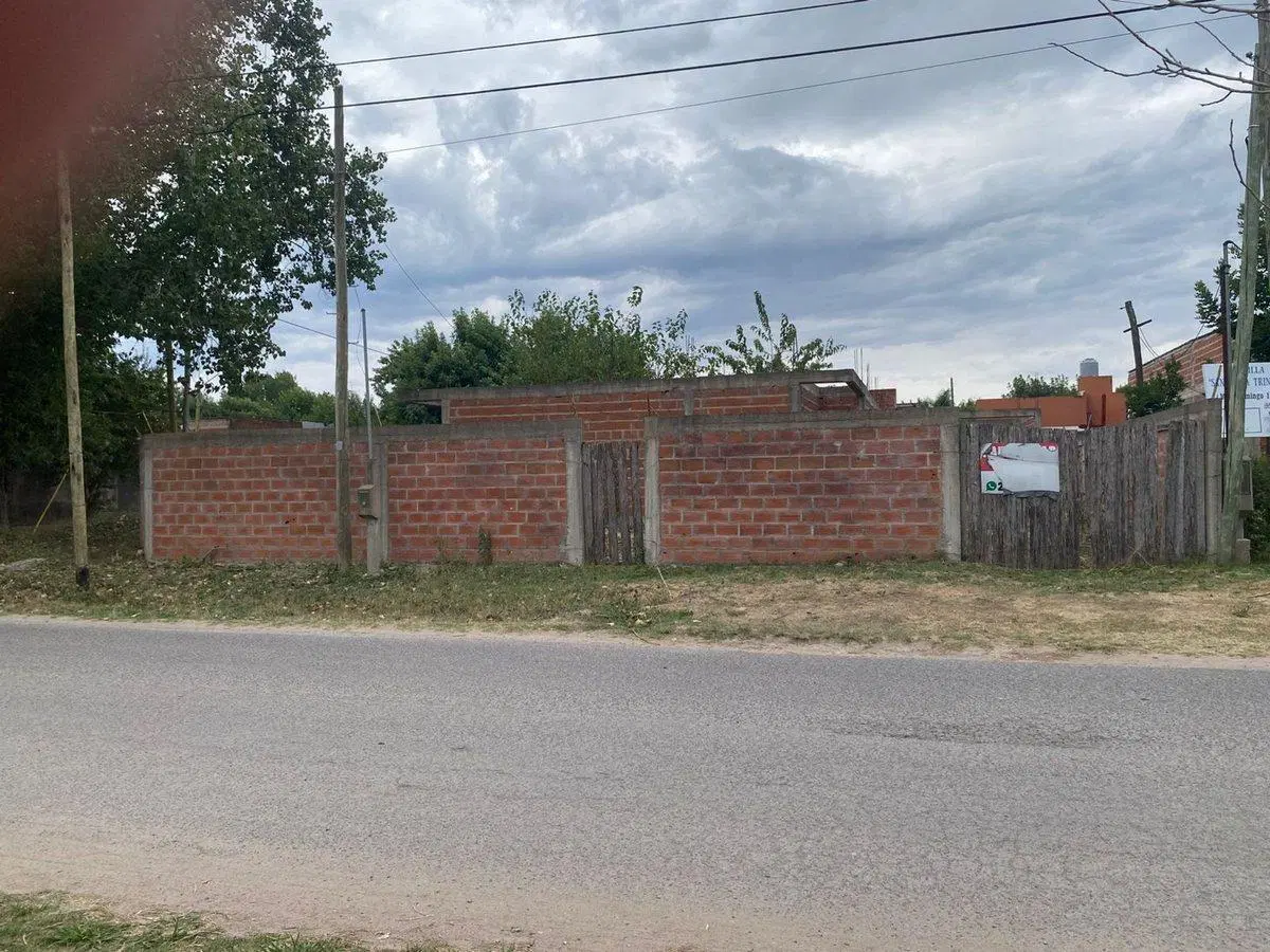 TERRENO EN VENTA LA PLATA CON CASA EN CONSTRUCCION 2