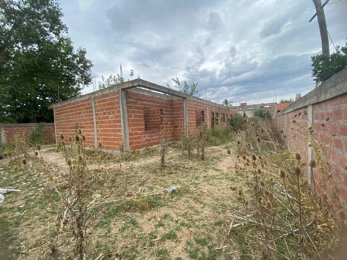 TERRENO EN VENTA LA PLATA CON CASA EN CONSTRUCCION 3
