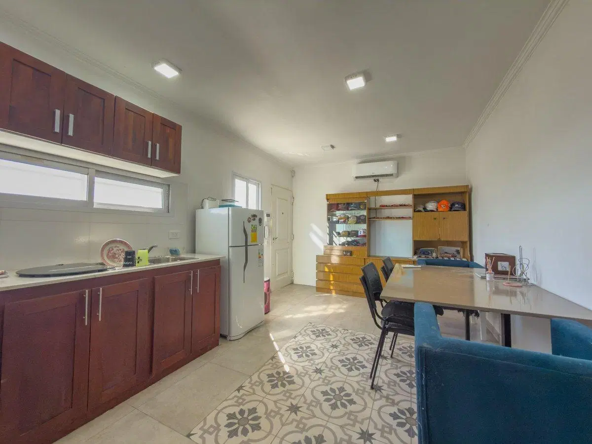 Galpón Venta La Plata con oficina y departamento. 3