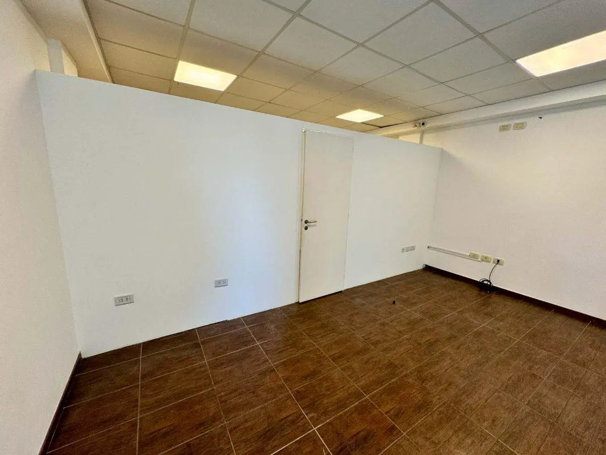 OFICINA MONOAMBIENTE EN VENTA LA PLATA CON PRIVADO 2