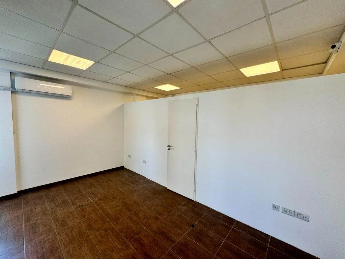 OFICINA MONOAMBIENTE EN VENTA LA PLATA CON PRIVADO 4