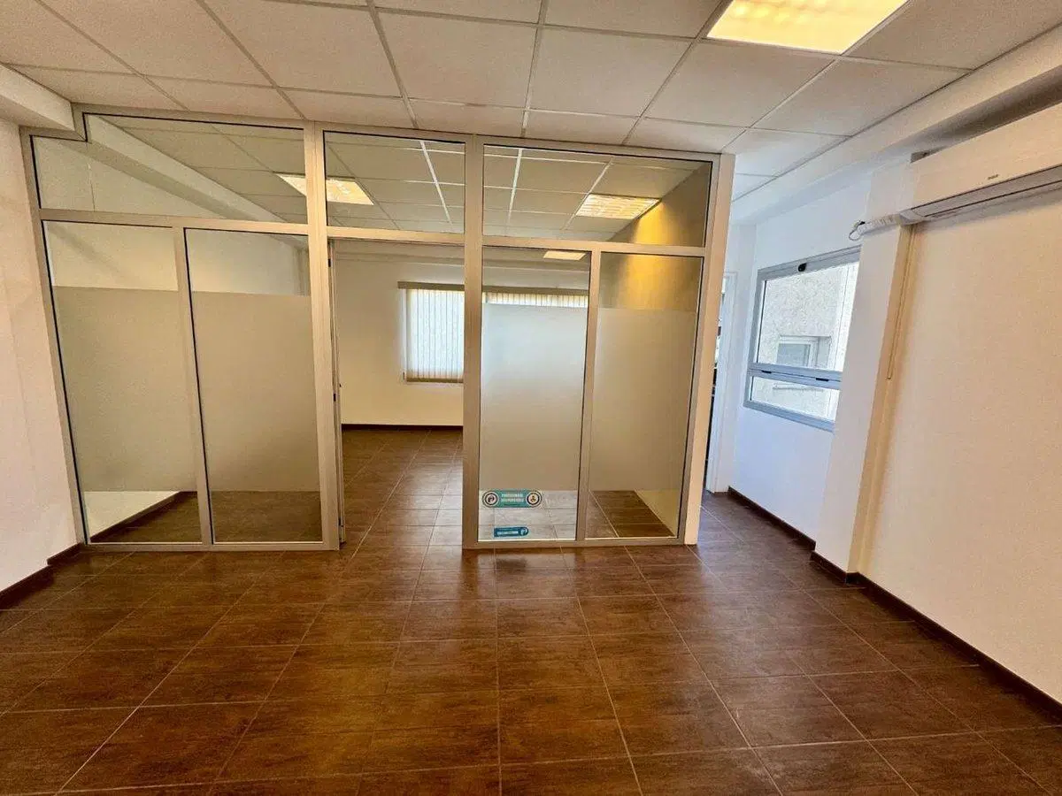 OFICINA MONOAMBIENTE EN VENTA LA PLATA CON PRIVADO 5