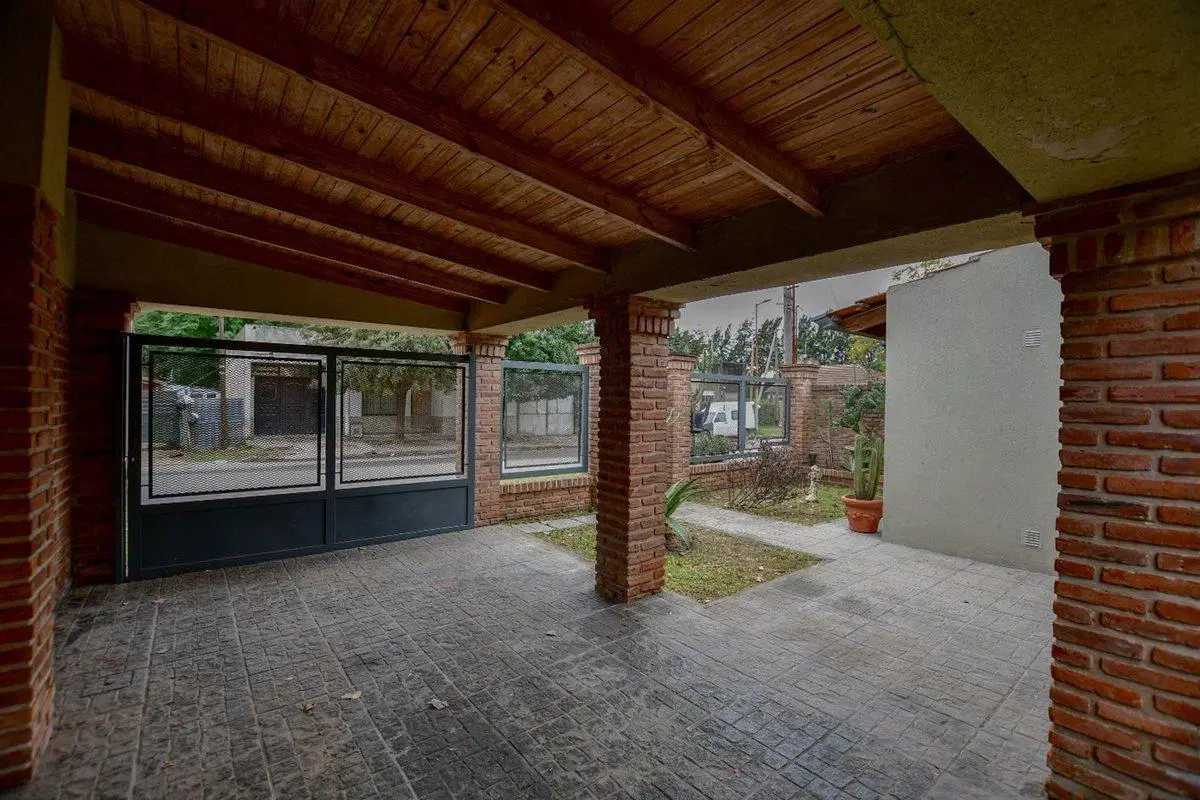 CASA VENTA BERISSO 2 DORMITORIOS QUINCHO PLAYROOM 3