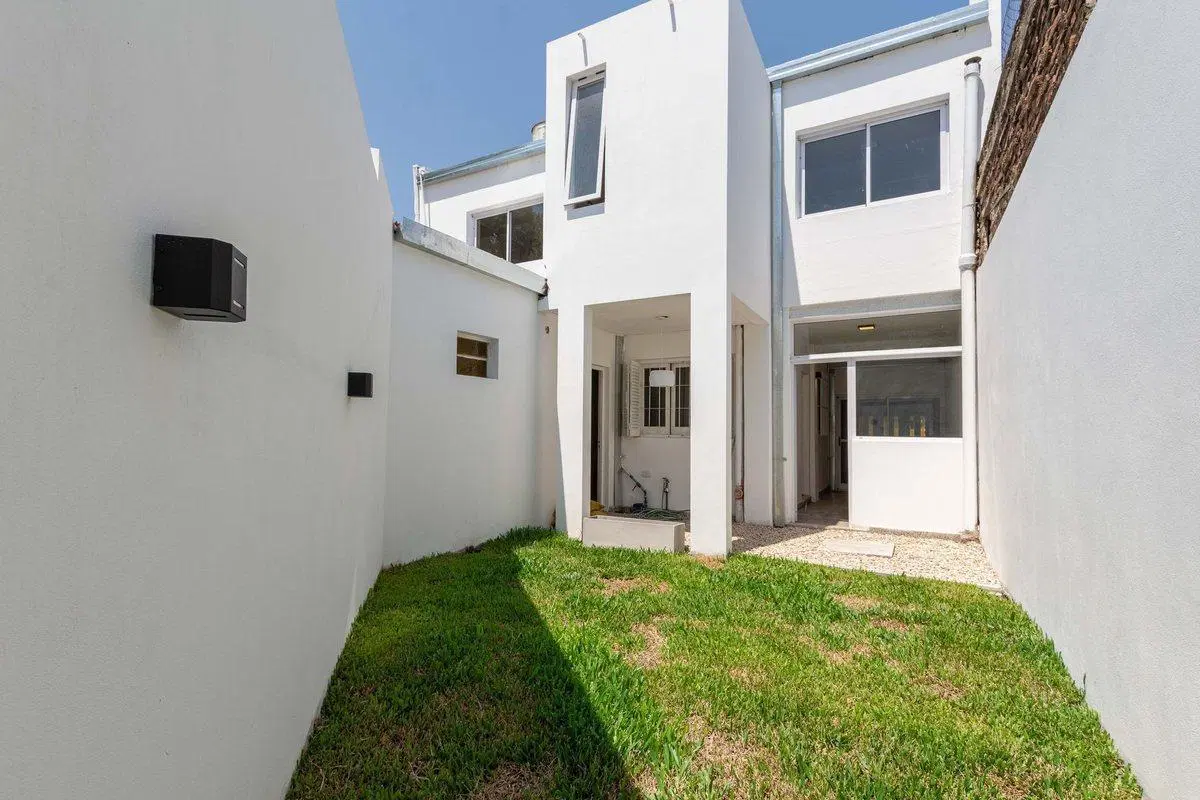 CASA EN VENTA LA PLATA 3 DORMITORIOS COCHERA 2