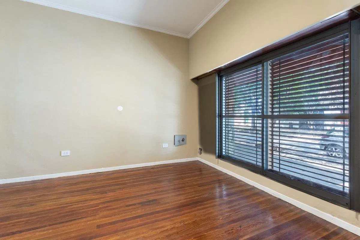 CASA EN VENTA LA PLATA 3 DORMITORIOS COCHERA 4