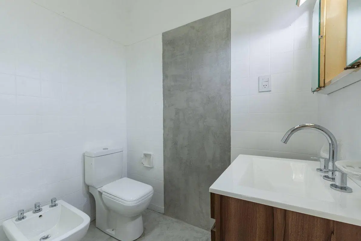 CASA EN VENTA LA PLATA 3 DORMITORIOS COCHERA 5