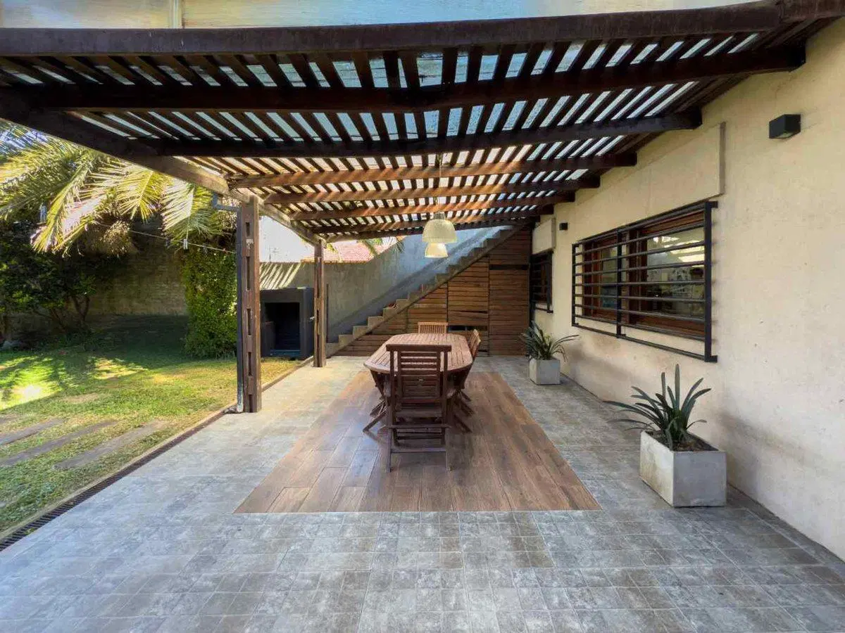CASA EN VENTA BERAZATEGUI 4 DORMITORIOS PARQUE 4