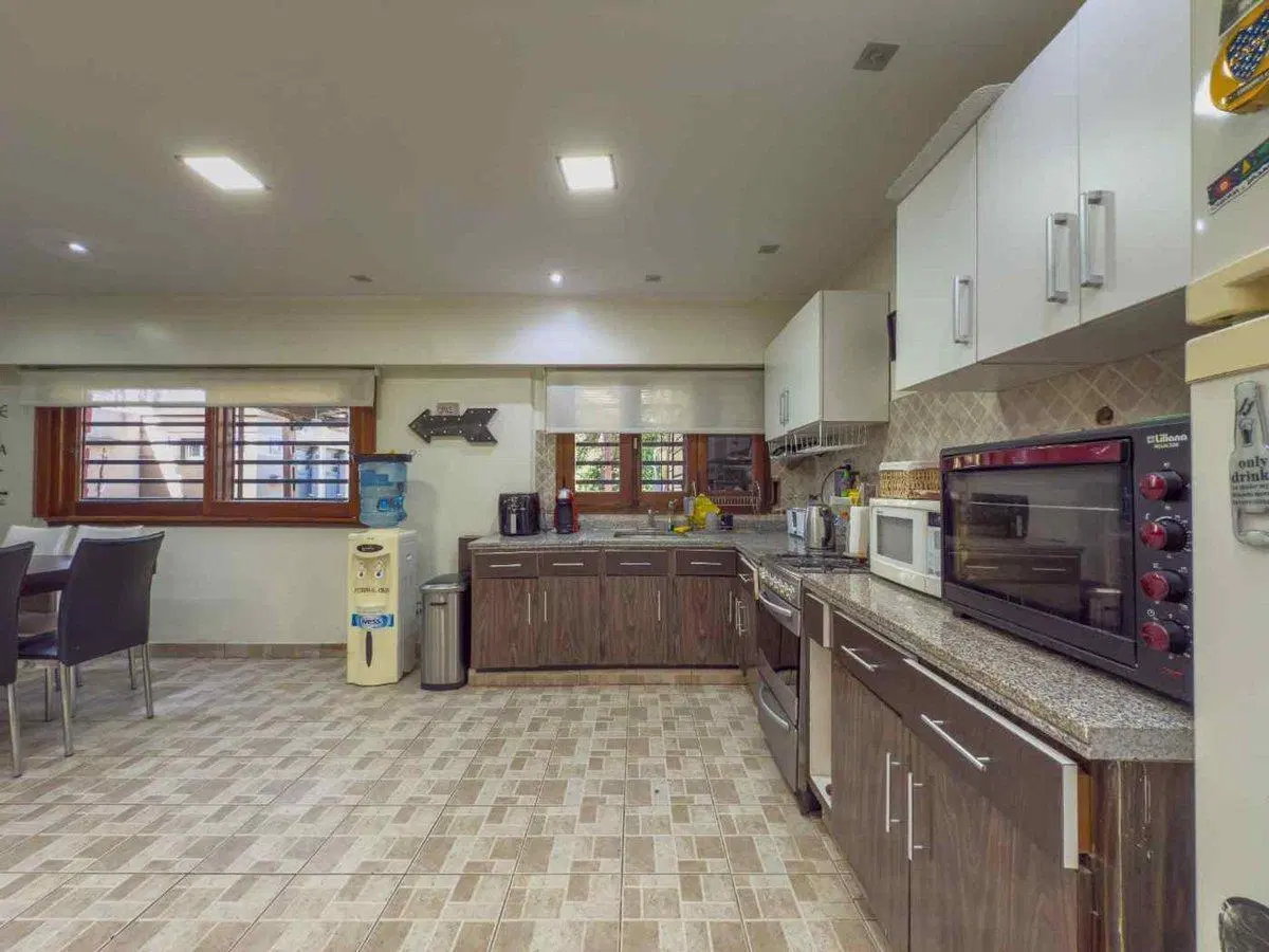 CASA EN VENTA BERAZATEGUI 4 DORMITORIOS PARQUE 2