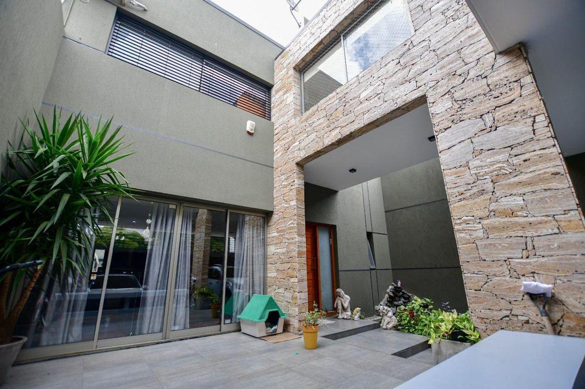 CASA EN VENTA LA PLATA PARQUE PILETA QUINCHO
