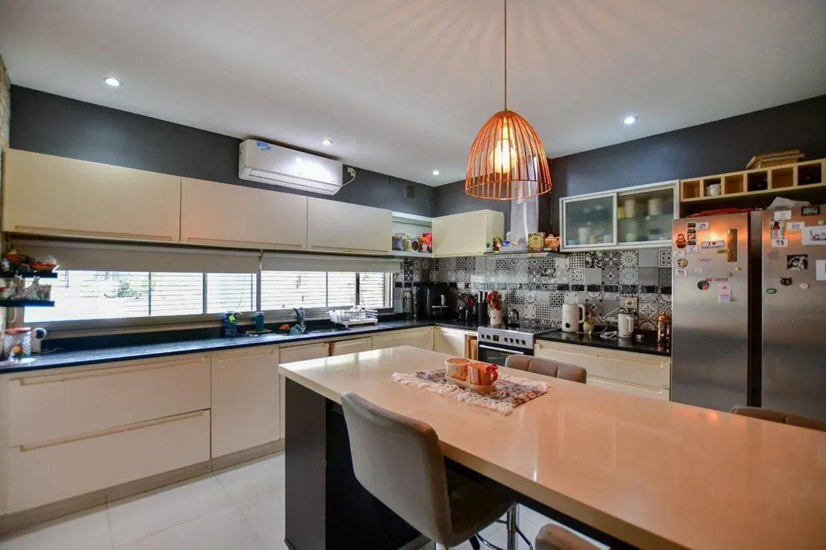 CASA EN VENTA LA PLATA PARQUE PILETA QUINCHO 5