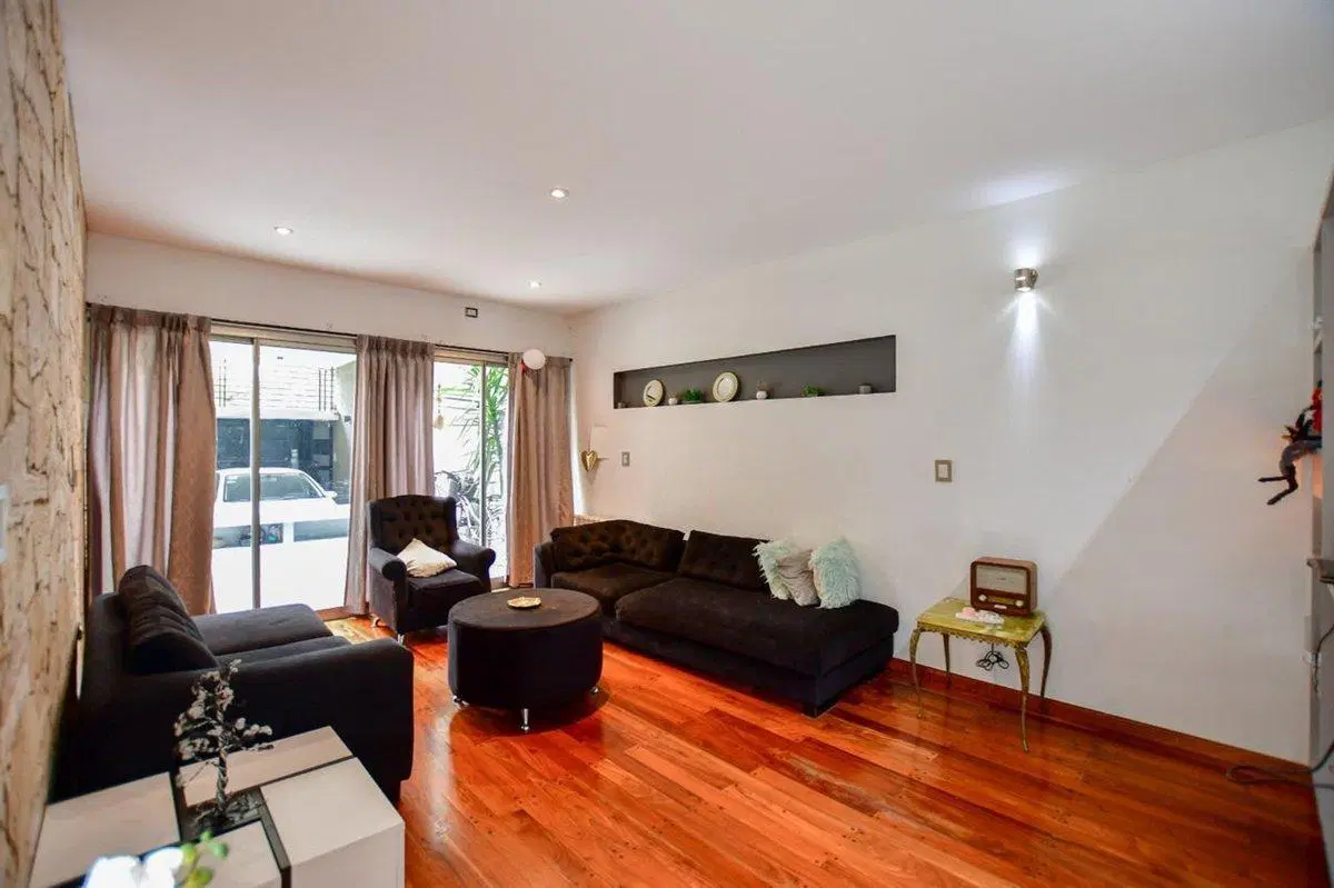 CASA EN VENTA LA PLATA PARQUE PILETA QUINCHO 4