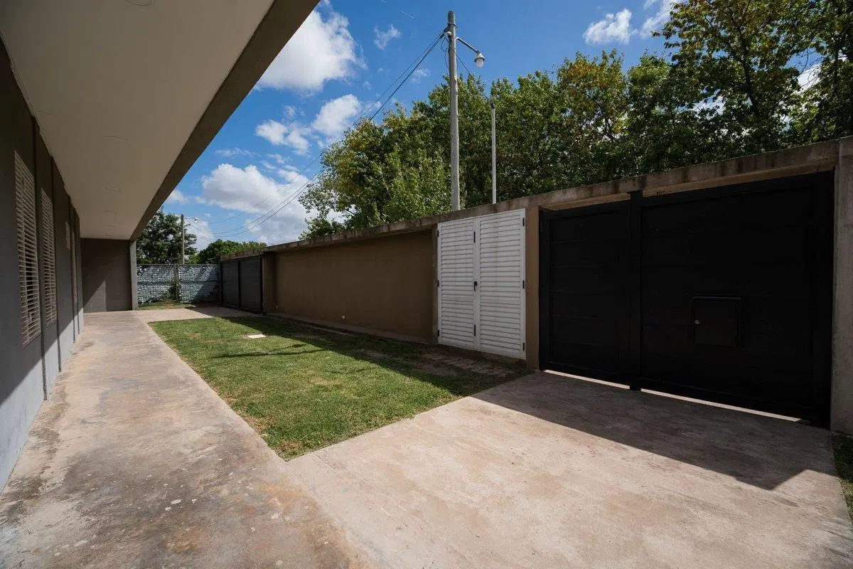 CASA EN VENTA LA PLATA 3 DORMITORIOS AMPLIO PARQUE 5