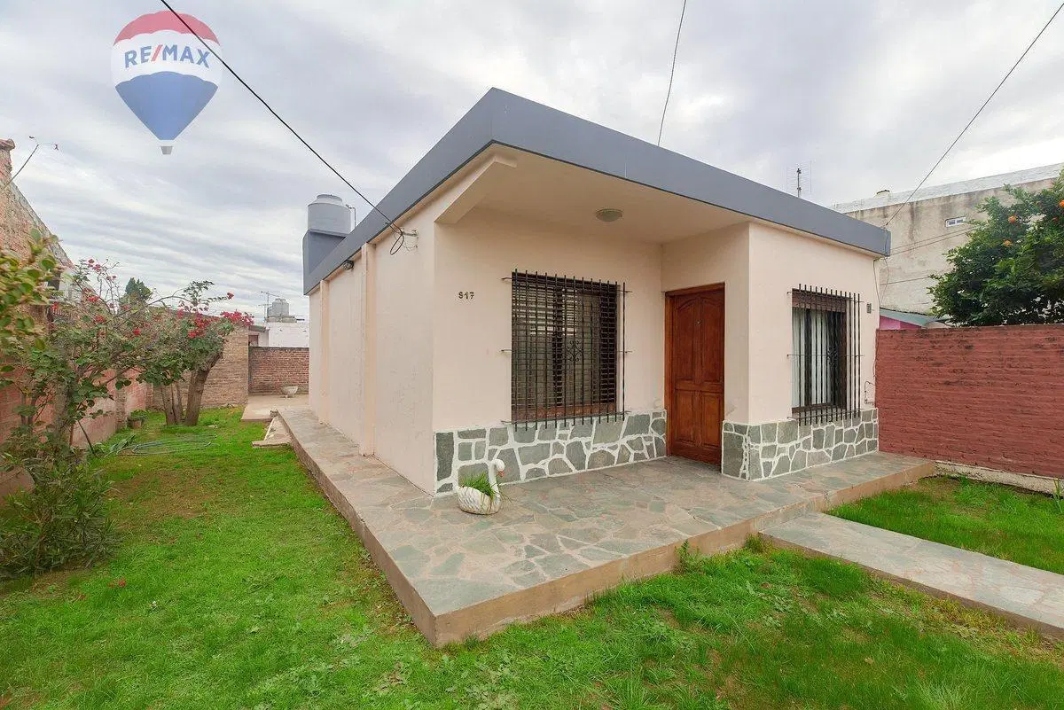 CASA EN VENTA BERAZATEGUI 2 DORMITORIOS PARQUE 4