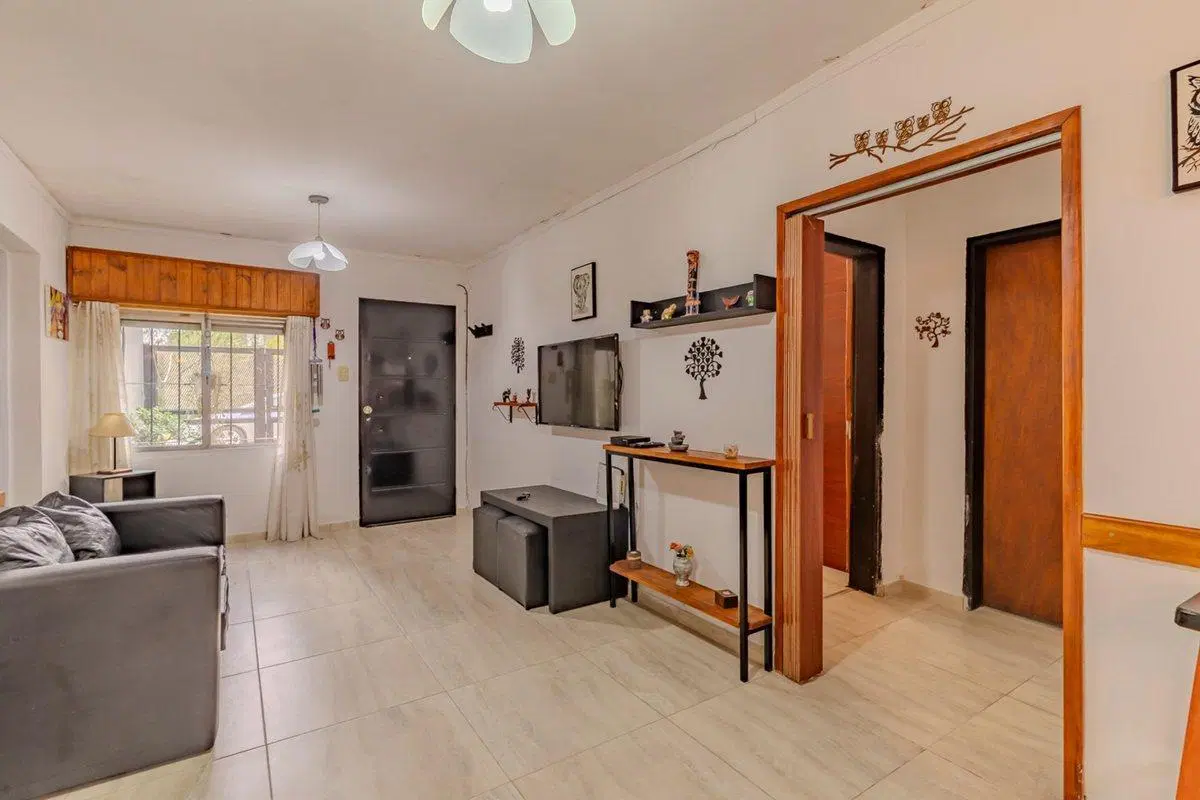 CASA EN VENTA EN VILLA ELISA CON COCHERA 5