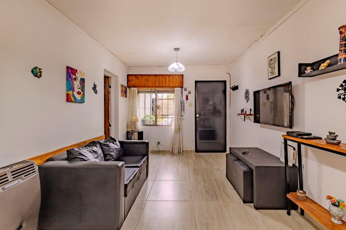 Foto de CASA EN VENTA EN VILLA ELISA CON COCHERA, imagen 2