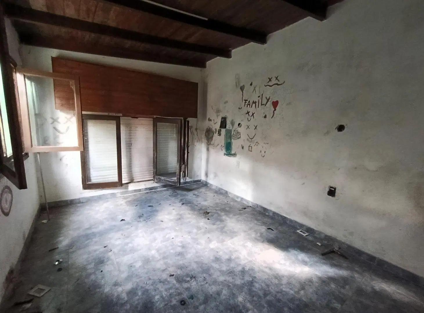 CASA EN VENTA EN BERISSO A RECICLAR 3