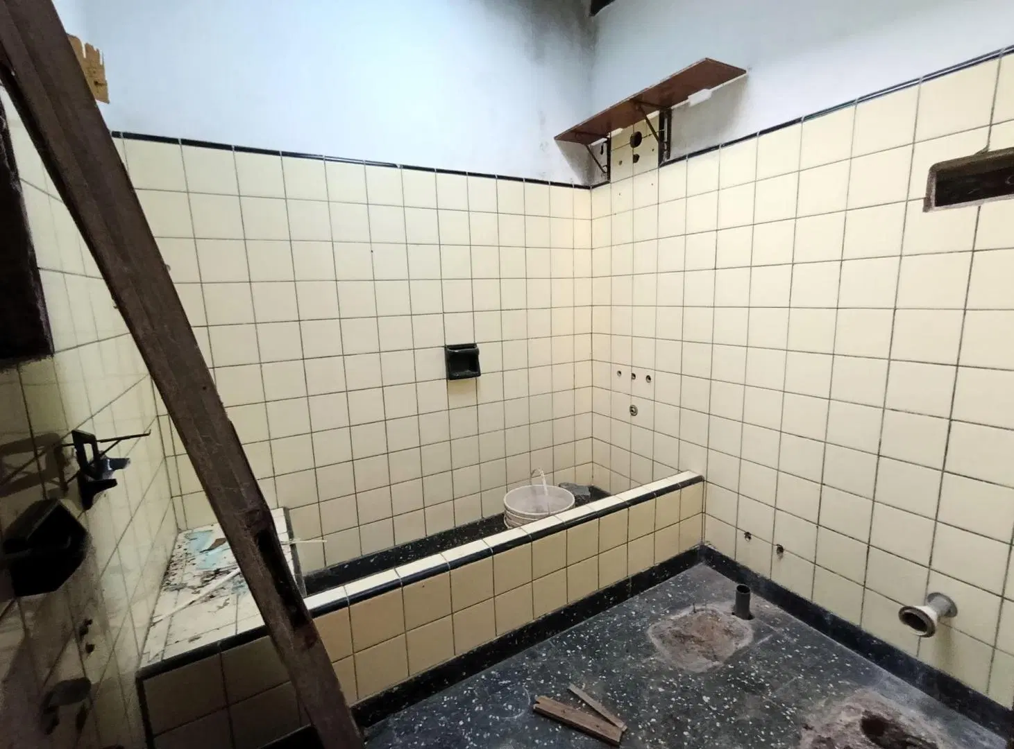 CASA EN VENTA EN BERISSO A RECICLAR 5