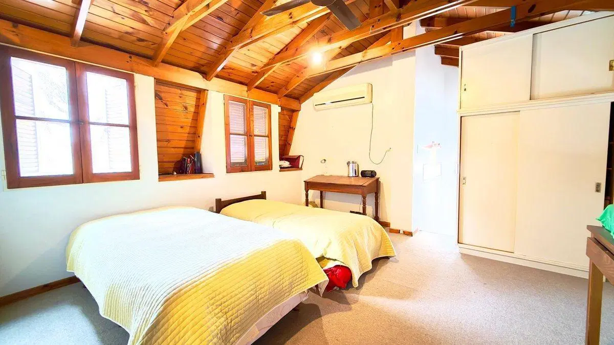 CASA EN VENTA EN CITY BELL 3 DORMITORIOS 5