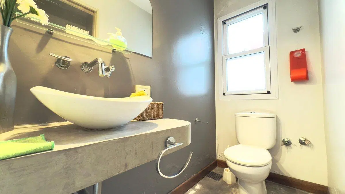 CASA EN VENTA EN CITY BELL 3 DORMITORIOS 4