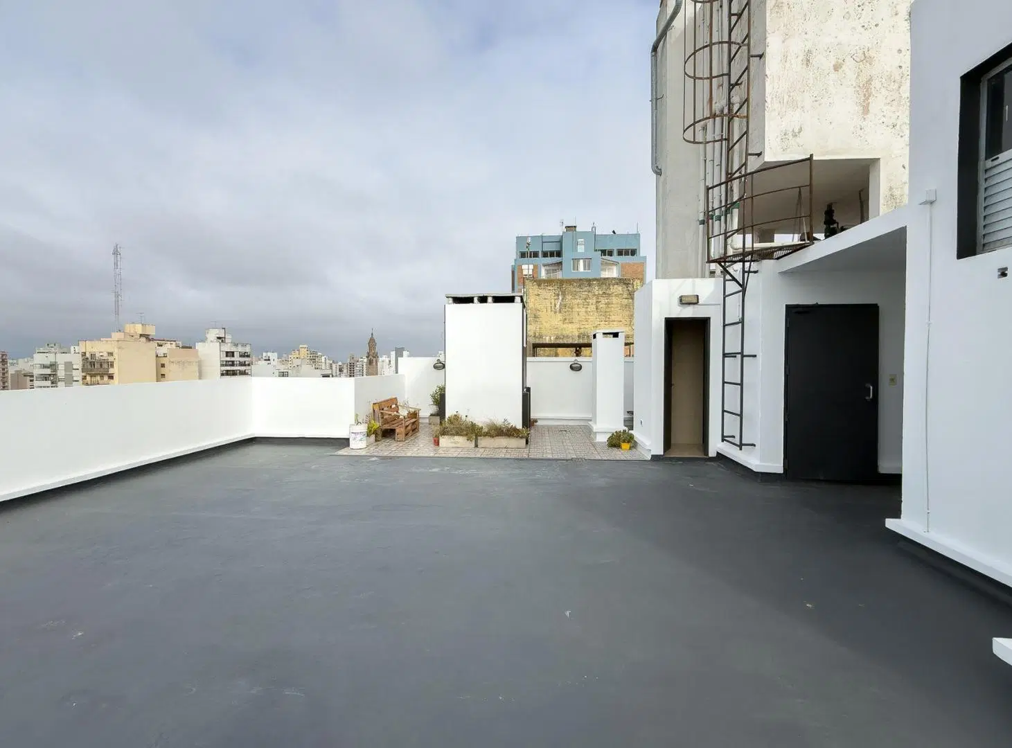 DEPARTAMENTO EN VENTA EN LA PLATA CON COCHERA 4