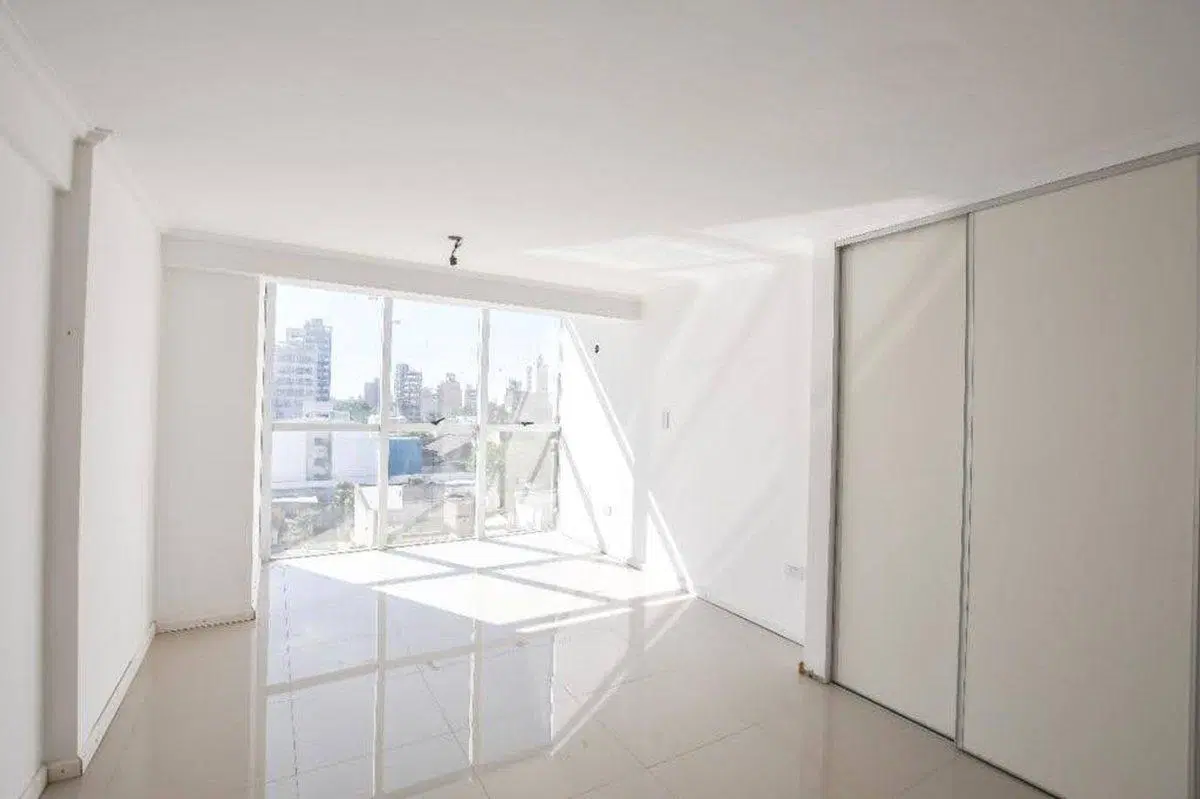 MONOAMBIENTE EN VENTA LA PLATA COCHERA 4
