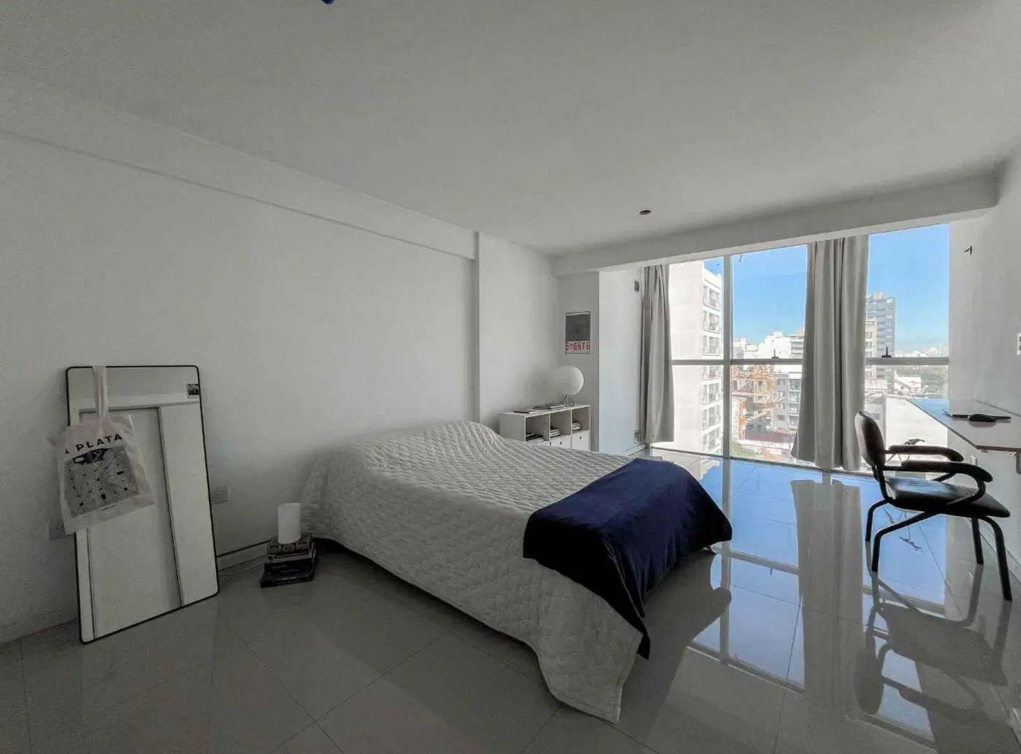 MONOAMBIENTE EN VENTA LA PLATA COCHERA 3