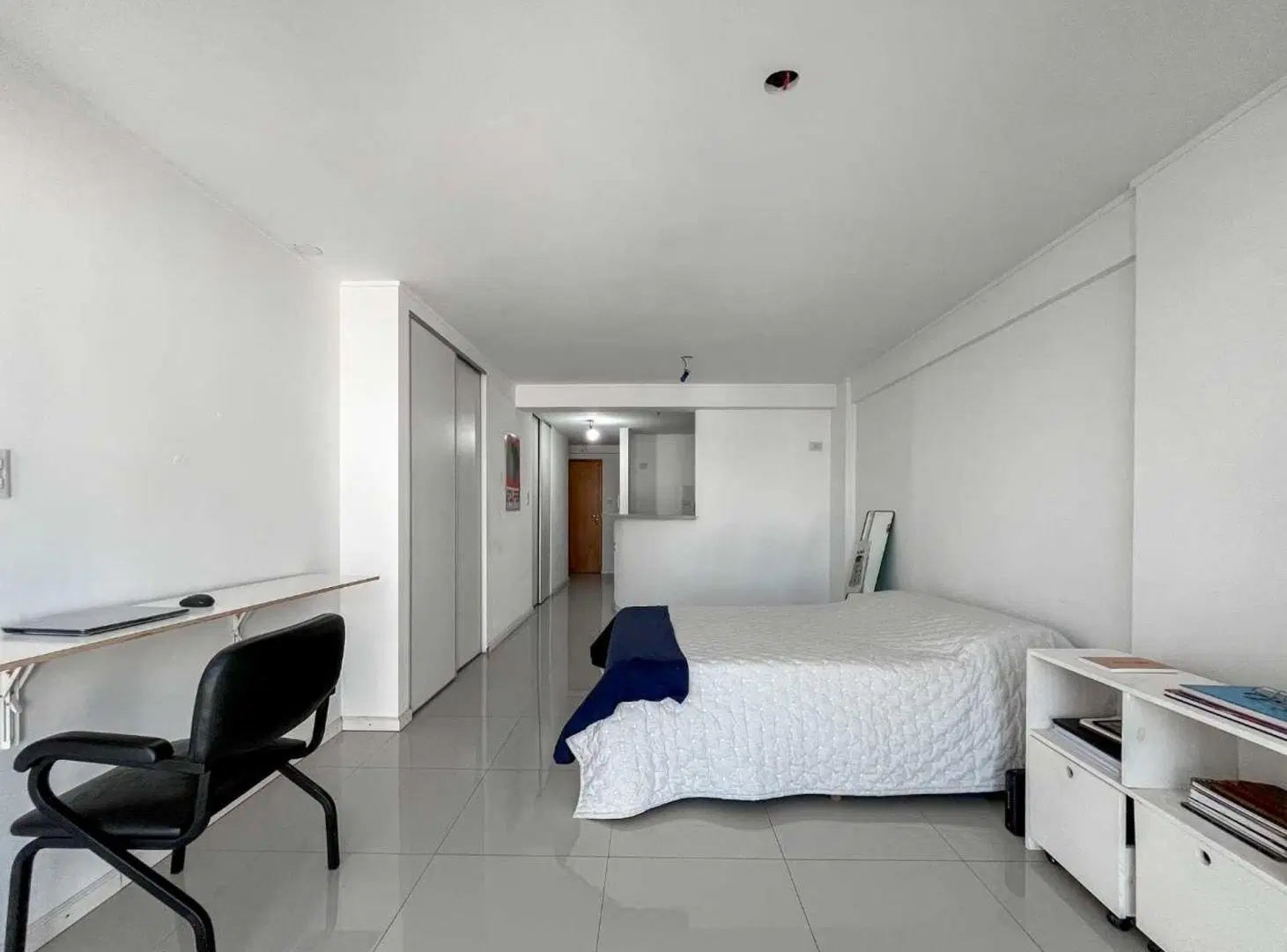 MONOAMBIENTE EN VENTA LA PLATA COCHERA 5