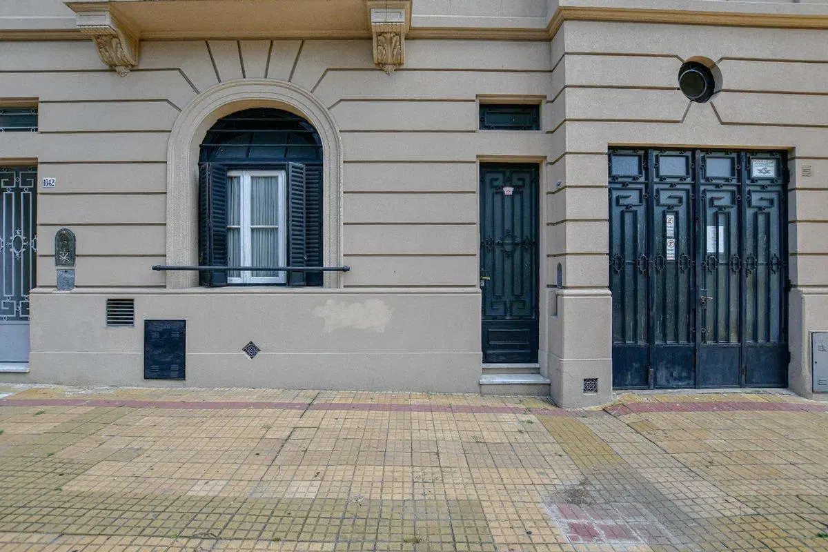 CASA EN VENTA LA PLATA 2 DORMITORIOS COCHERA 4