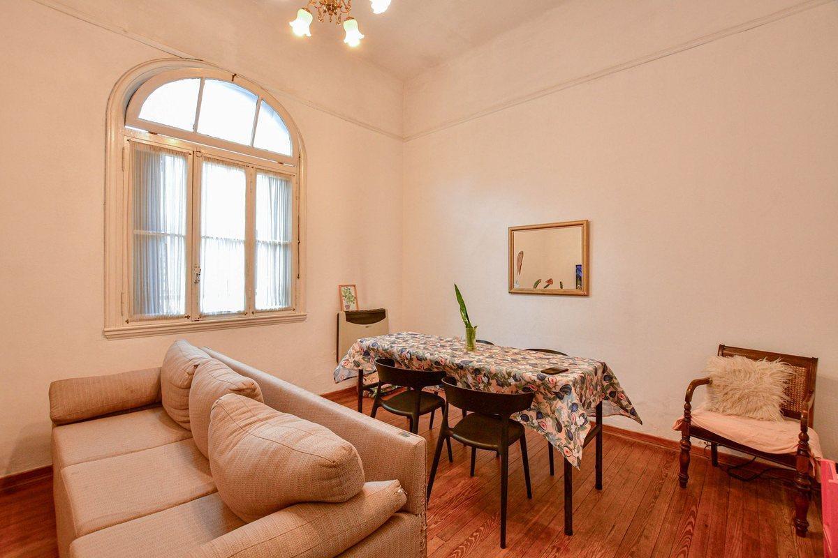 CASA EN VENTA LA PLATA 2 DORMITORIOS COCHERA
