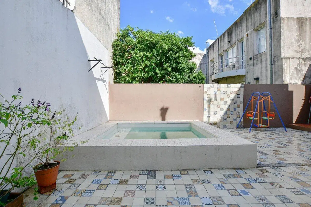 CASA EN VENTA LA PLATA 2 DORMITORIOS COCHERA 5