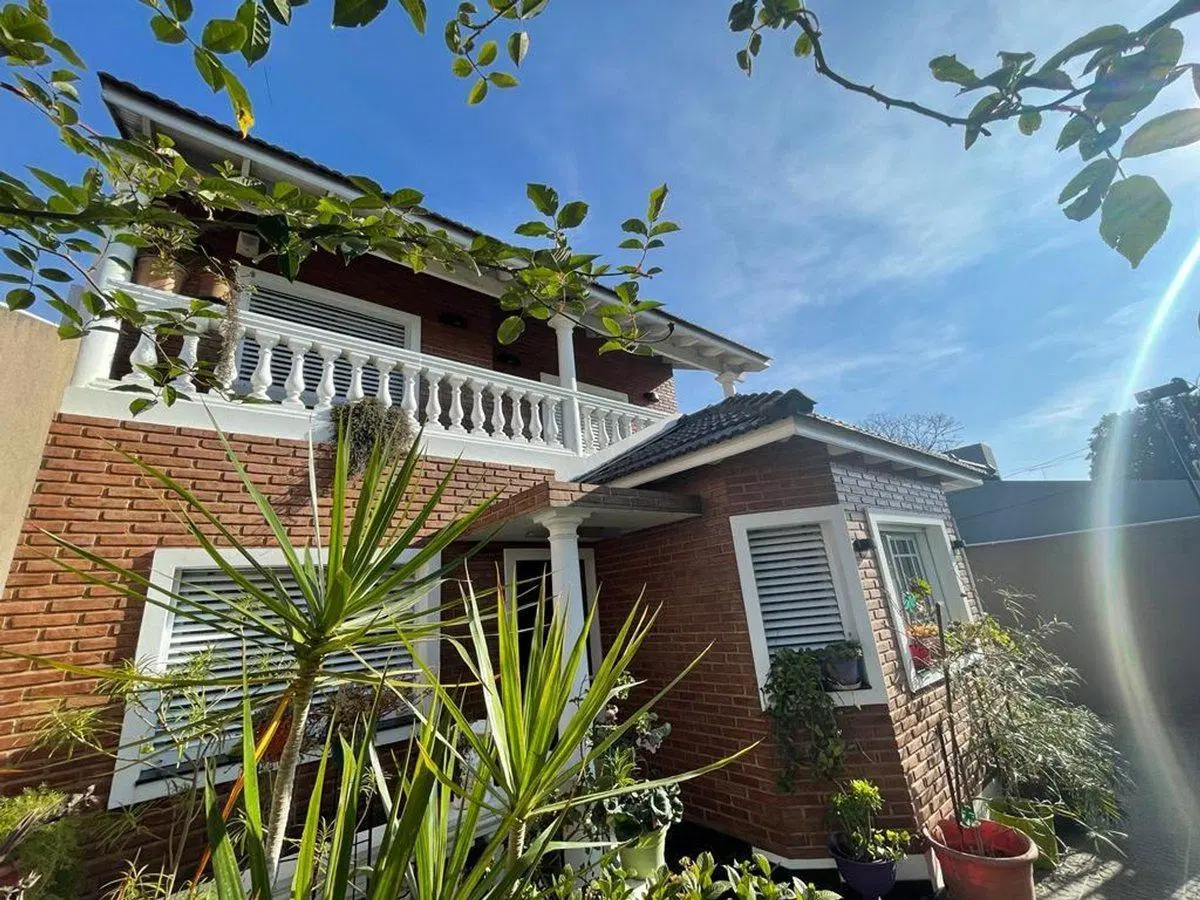 Casa en venta en Lisandro Olmos 3 dormitorios 5