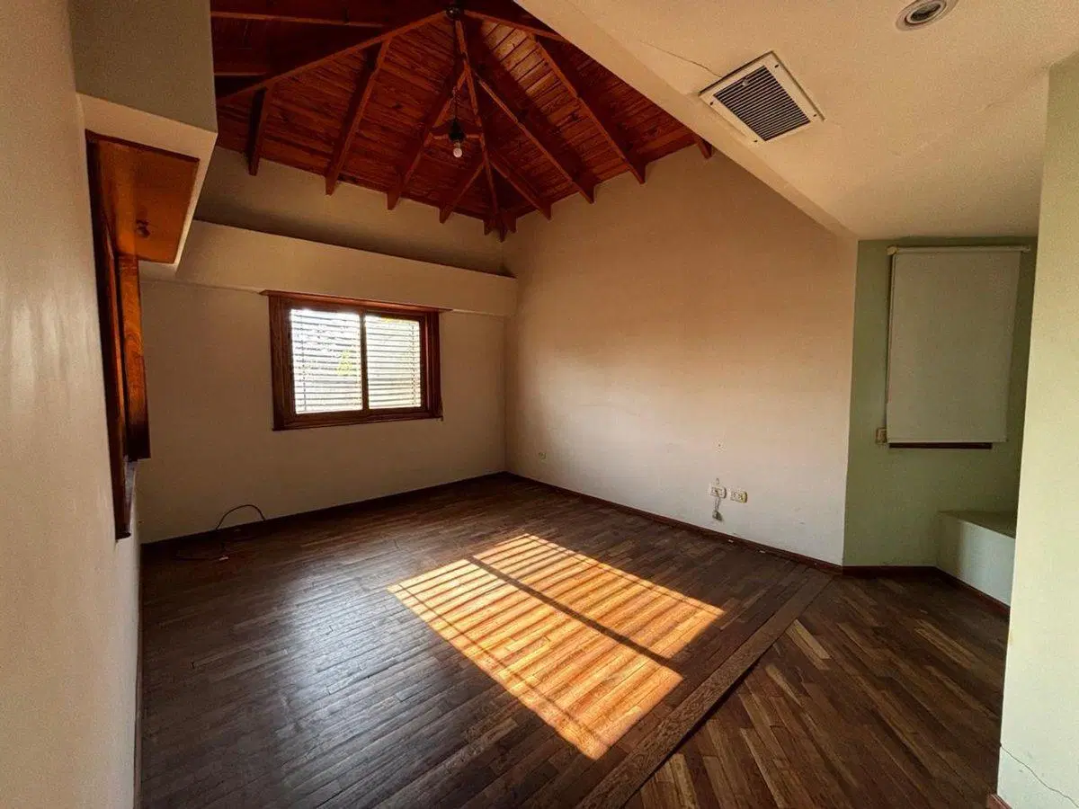 CASA EN VENTA GONNET 4 DORMITORIOS GARAGE 3