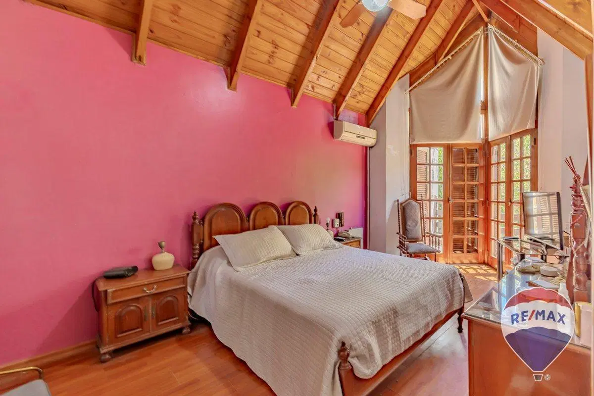 CASA EN VENTA LA PLATA 3 DORMITORIOS 4