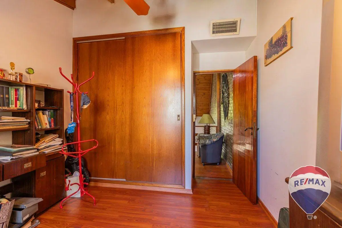 CASA EN VENTA LA PLATA 3 DORMITORIOS 5