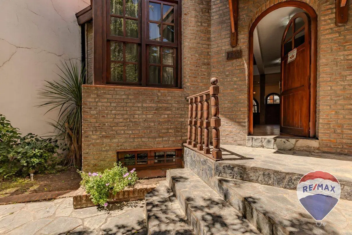 CASA EN VENTA LA PLATA 3 DORMITORIOS 2