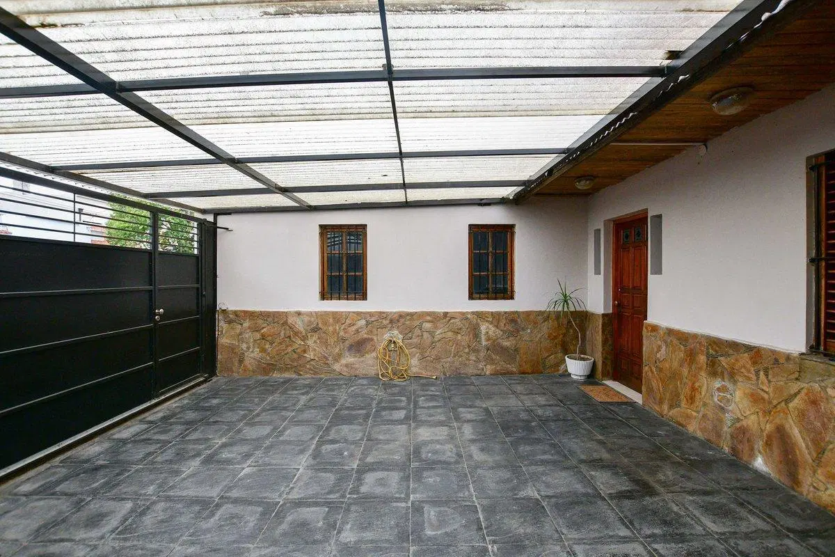 CASA EN VENTA TOLOSA LA PLATA 3 DORMITORIOS 2