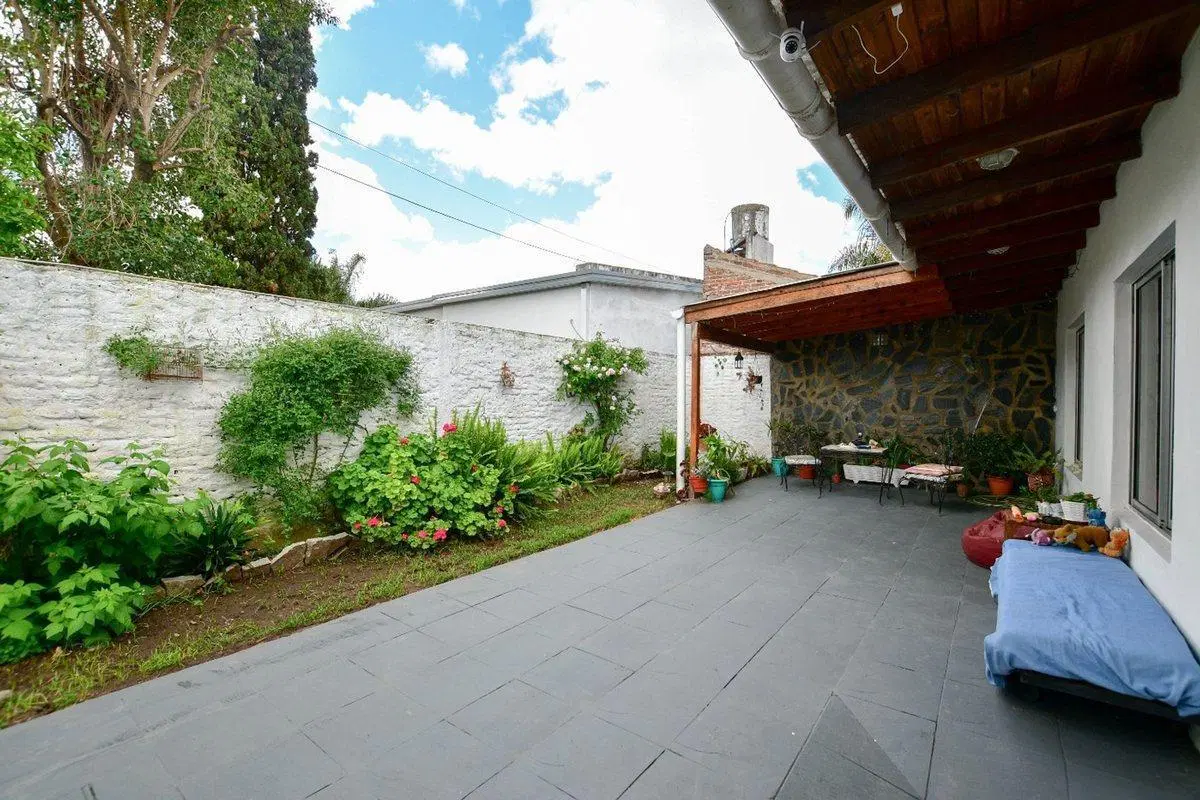 CASA EN VENTA TOLOSA LA PLATA 3 DORMITORIOS 3