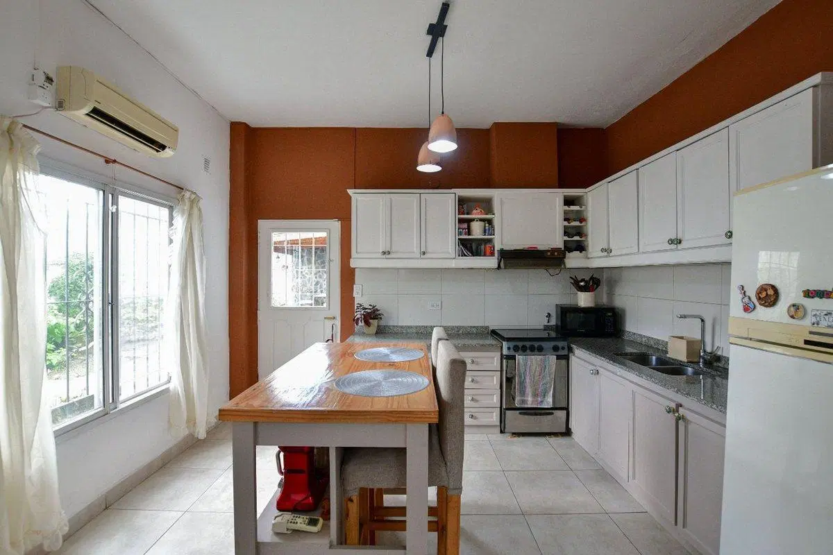 CASA EN VENTA TOLOSA LA PLATA 3 DORMITORIOS 4