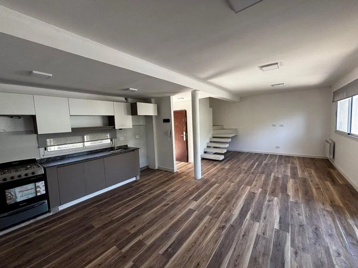 DÚPLEX EN VENTA CITY BELL 2 DORMITORIOS COCHERA 3