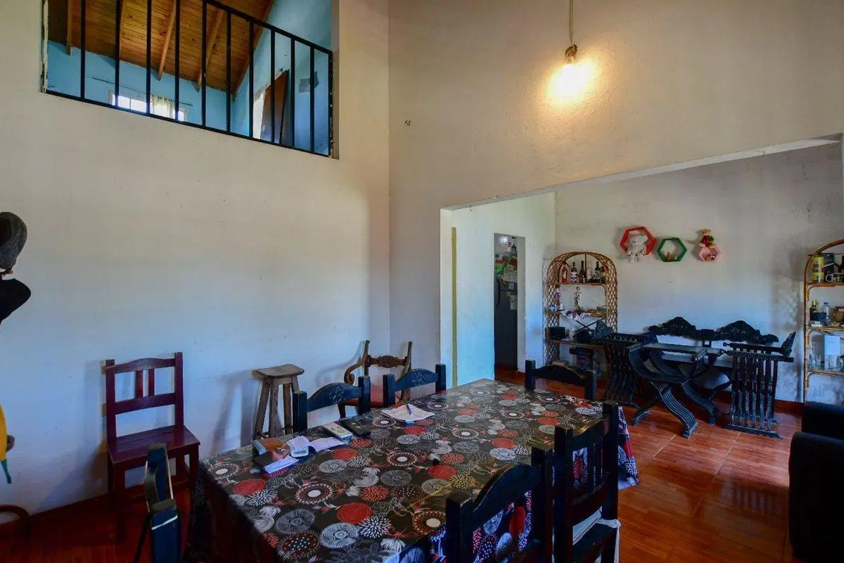 CASA EN VENTA HERNANDEZ 4 DORMITORIOS MAS LOCAL 4