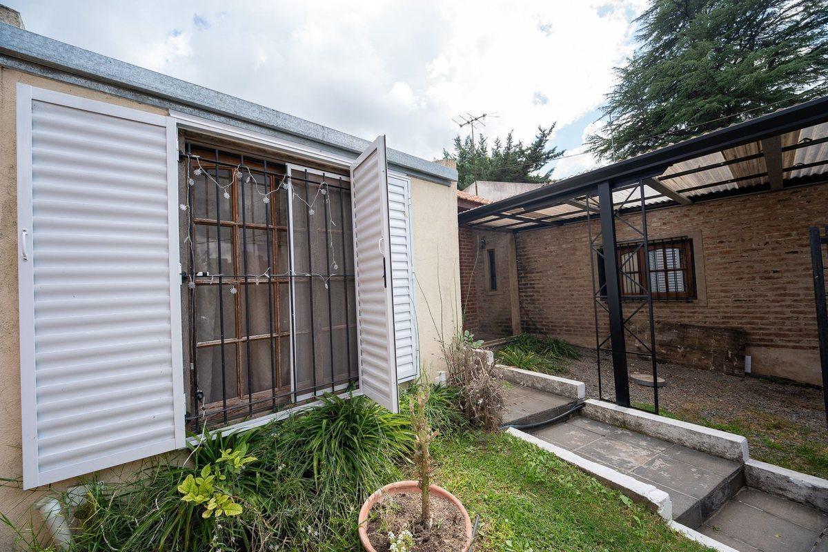 CASA EN VENTA VILLA ELISA 4 DORMITORIOS COCHERA