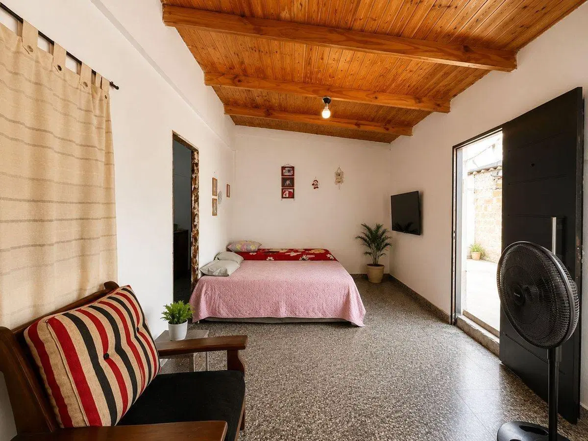 CASA + 2 DEPARTAMENTOS EN VENTA BLOQUE TEMPERLEY 5