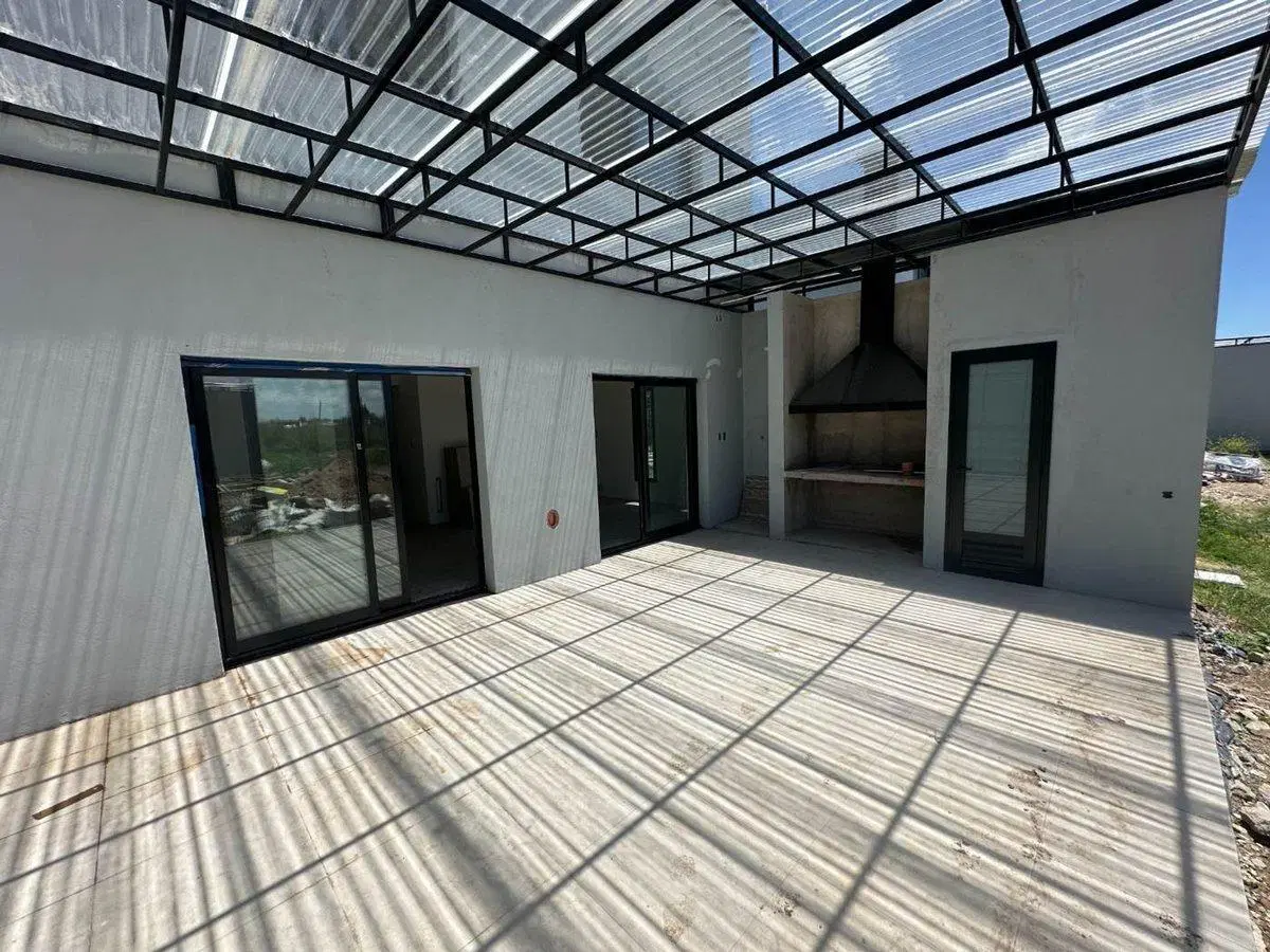CASA EN VENTA LA PLATA A ESTRENAR 3 DORMITORIOS 3