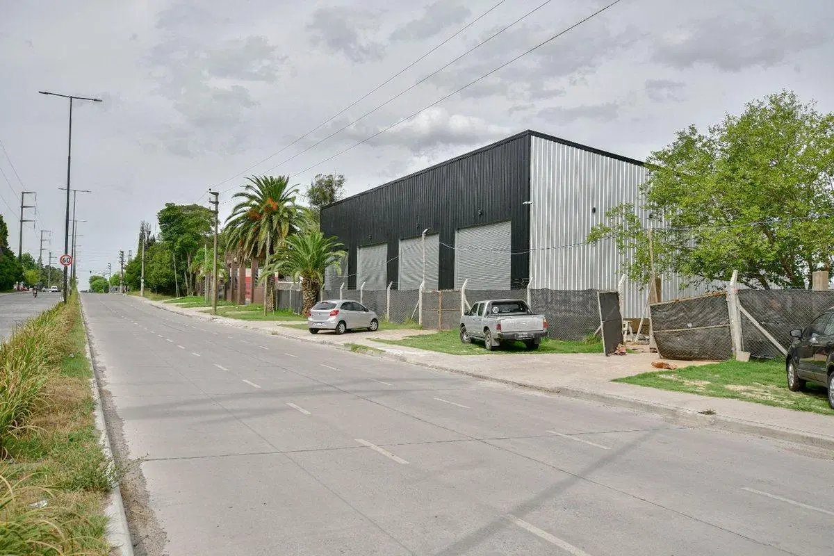 GALPON  DIVISIBLE/ LOCALES A LA VENTA EN LA PLATA 4