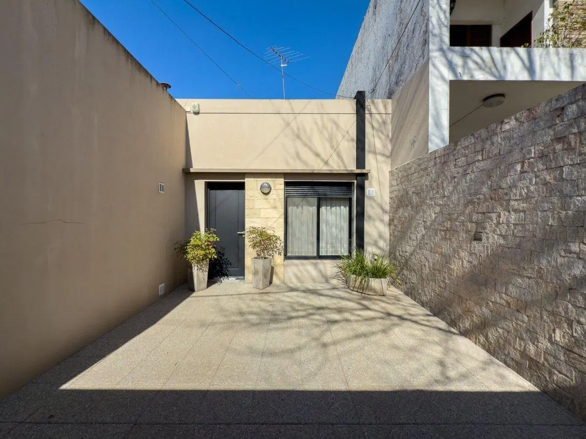 CASA EN VENTA LA PLATA 3 DORMITORIOS PILETA 5
